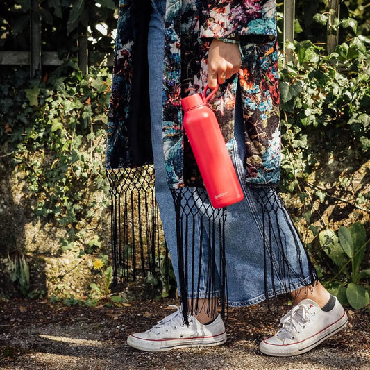 Botella térmica QUOKKA SOLID CHERRY COLGADOR STRAP 630ML