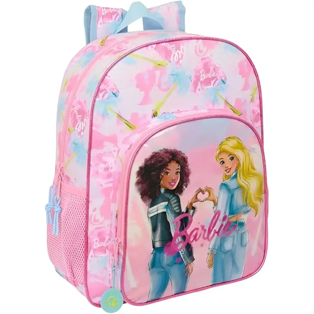 Muñeca Barbie clásica con vestido rosa en fondo blanco