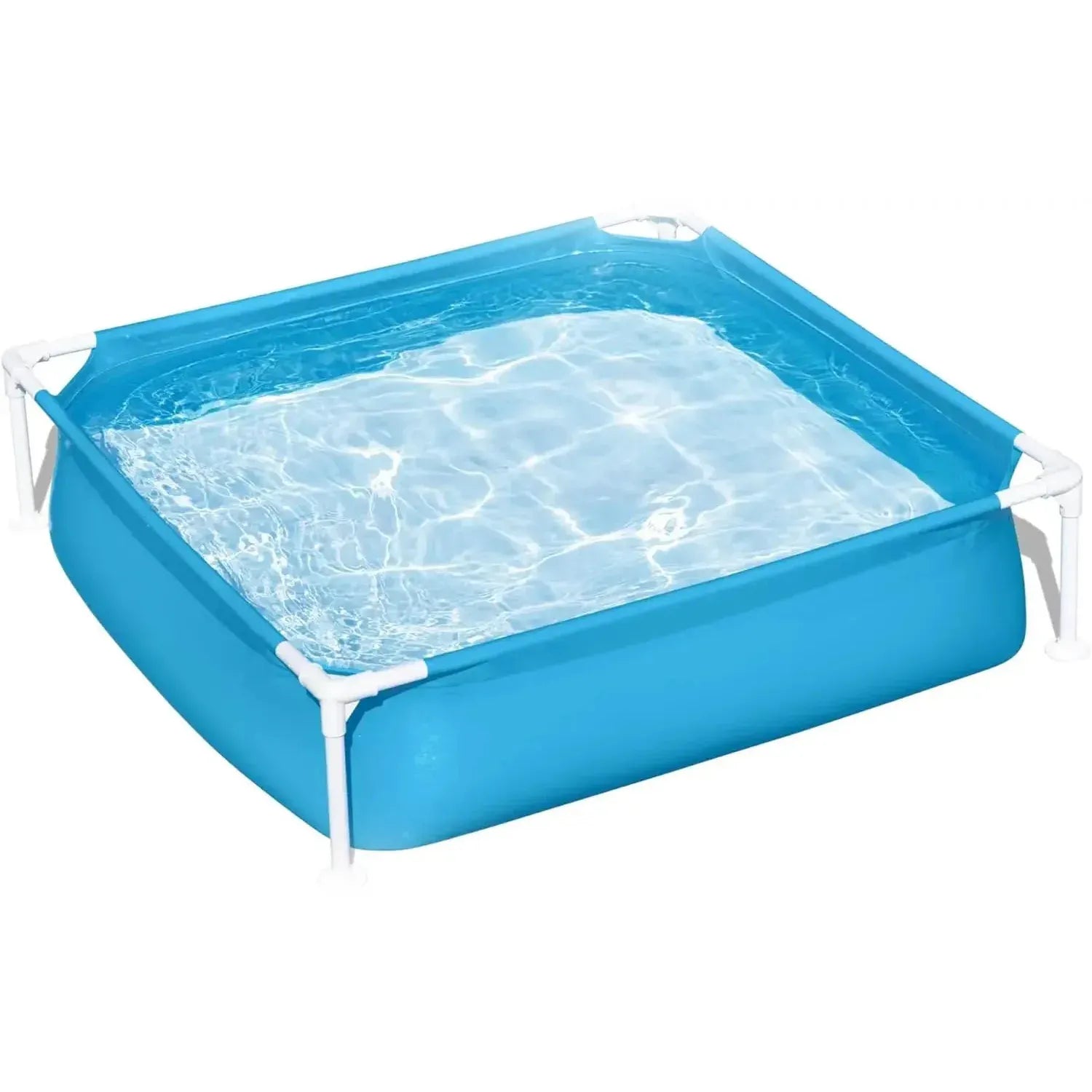 piscina moderna al aire libre con agua cristalina