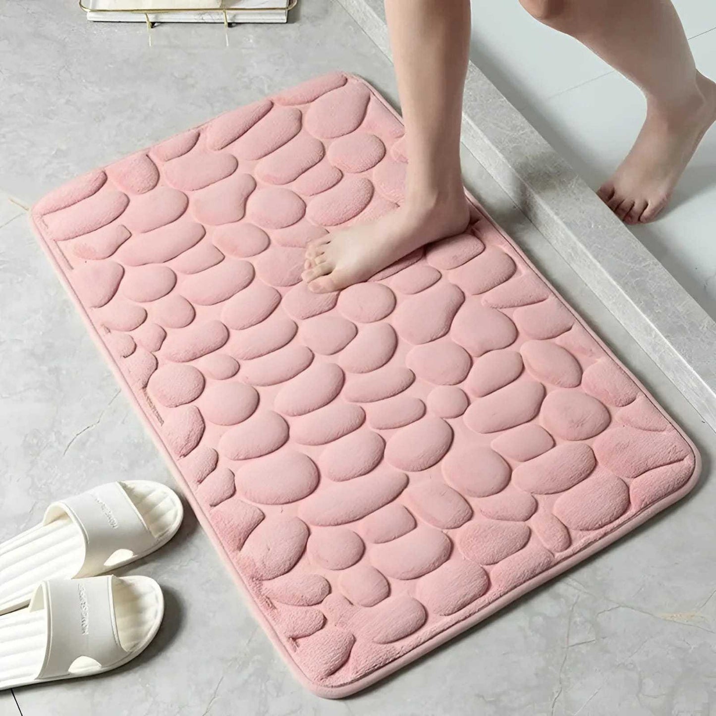 alfombra de baño antideslizante rosa con diseño de adoquines esponjosos