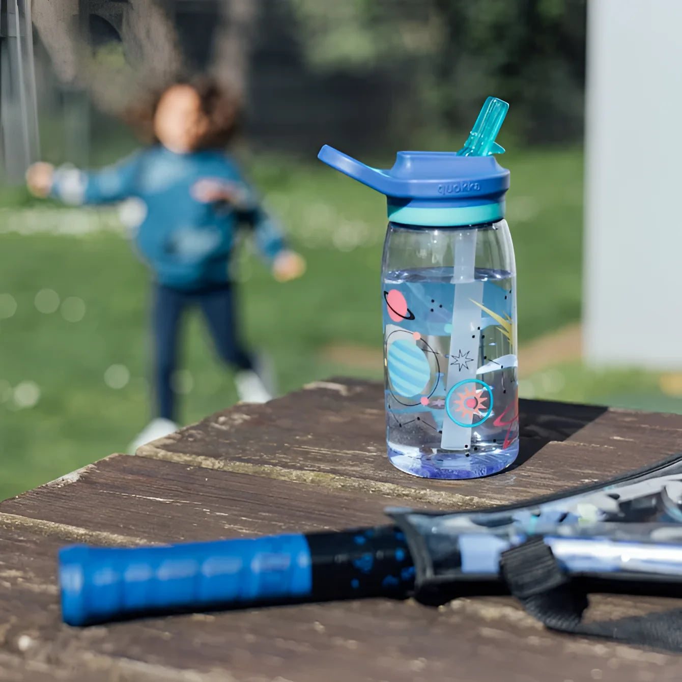 Botella plástico QUOKKA GLOW SPACE con pajita 580ML