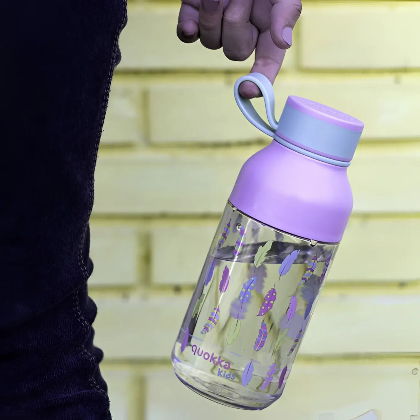 Botella plástico QUOKKA ICE KIDS FEATHERS con colgador 430ML