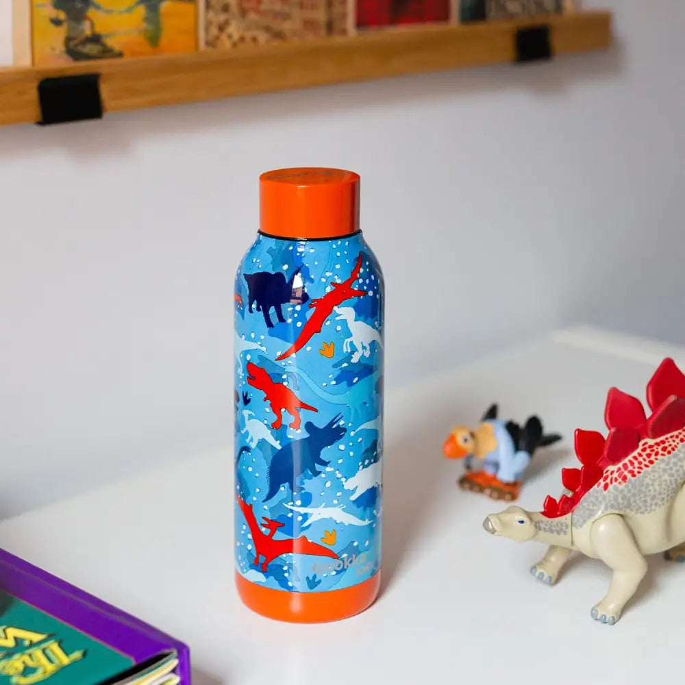 Botella térmica Quokka Kids Dinosaurios 510ml mantiene frío y calor para todo tipo de bebidas niños infantil acero