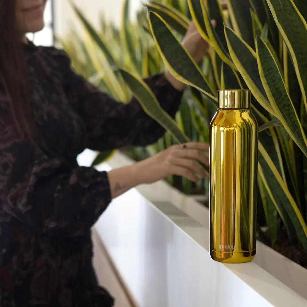 Botella térmica Quokka Sleek Gold 630ml mantiene frío y calor para todo tipo de bebidas niños adultos acero inoxidable