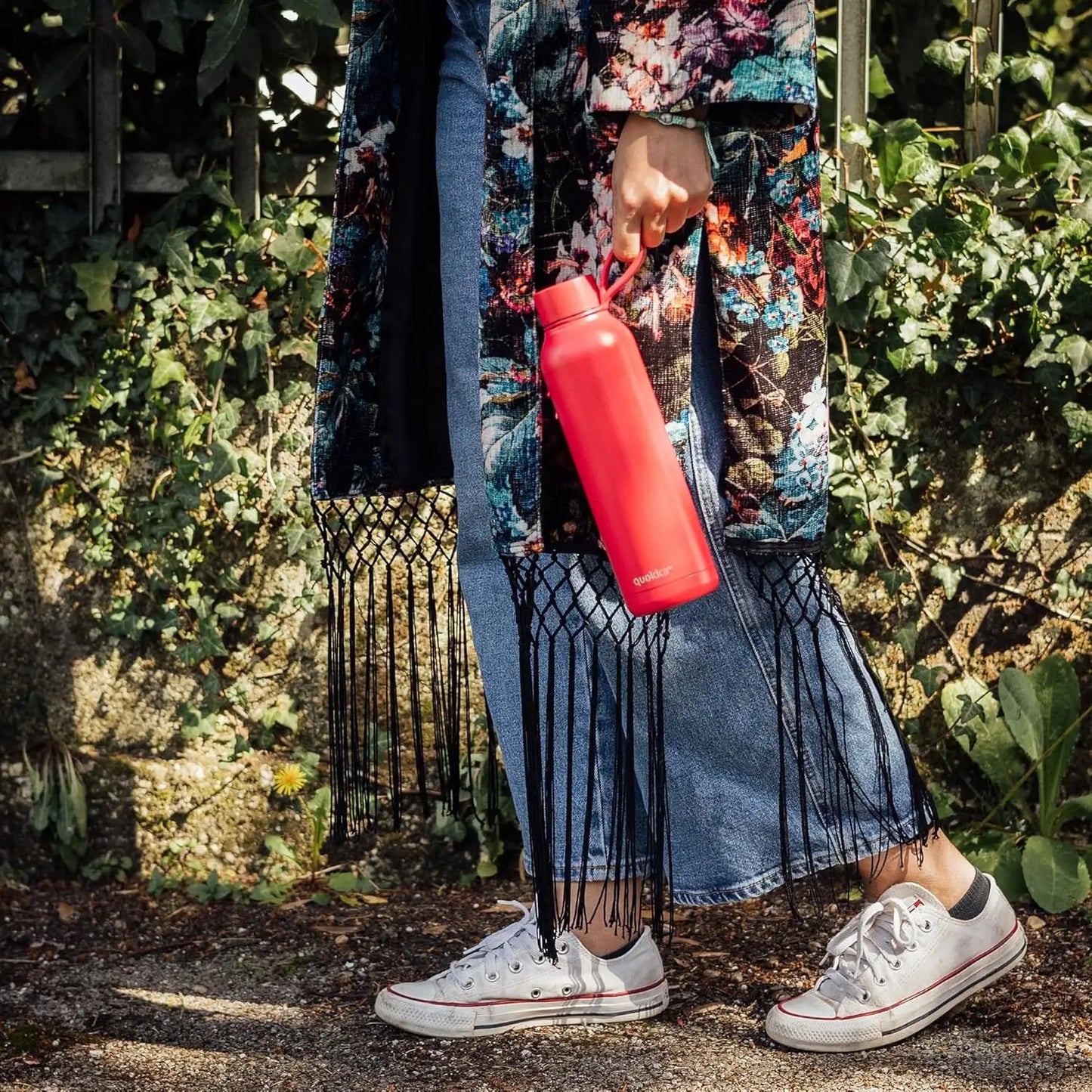 Botella térmica QUOKKA SOLID CHERRY COLGADOR STRAP 630ML