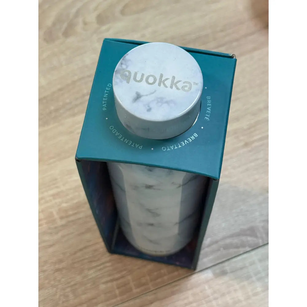 Botella térmica Quokka Solid Mármol 630ml mantiene frío y calor para todo tipo de bebidas niños adultos acero inoxidable