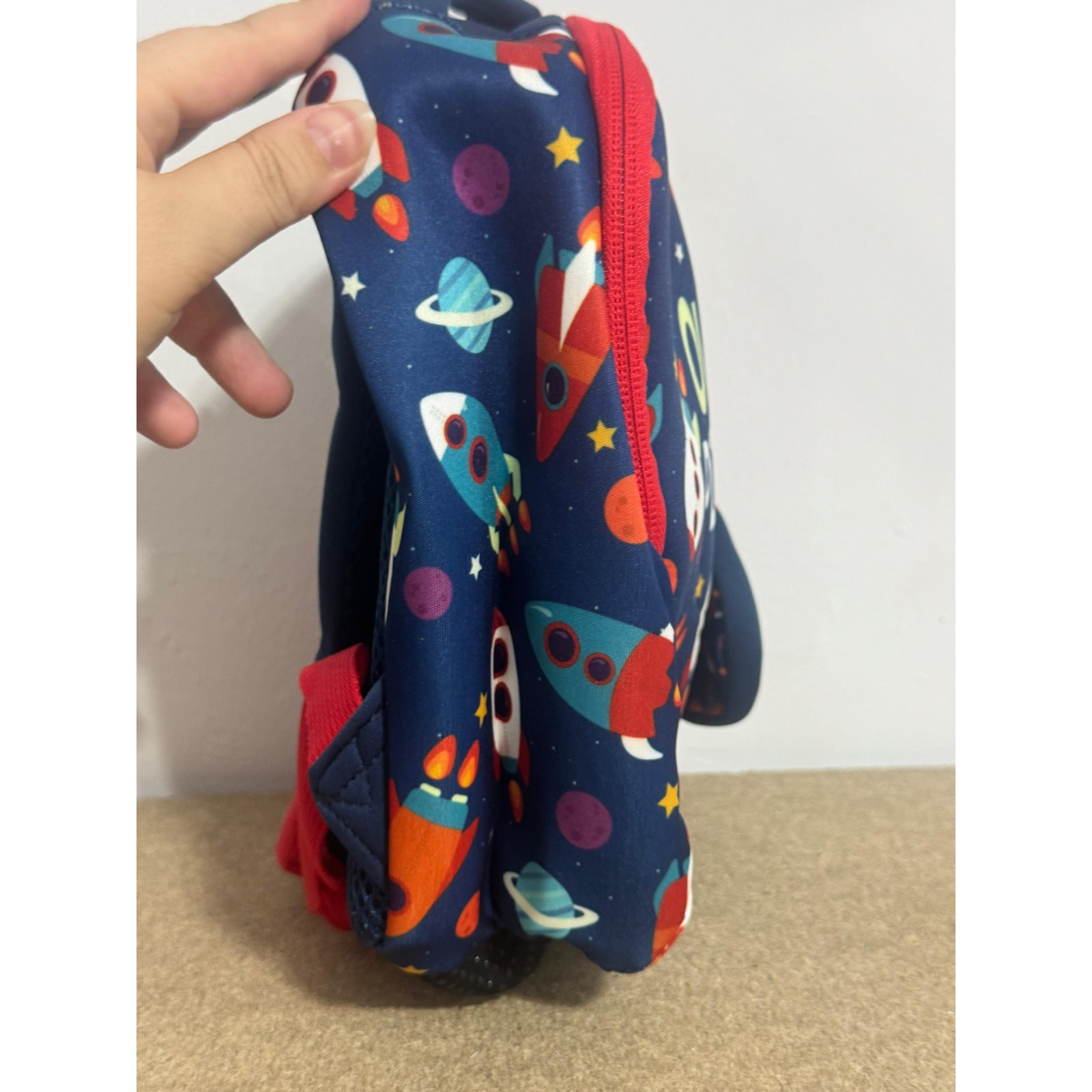 Mochila Neopreno 25cm Out Planet - infantil