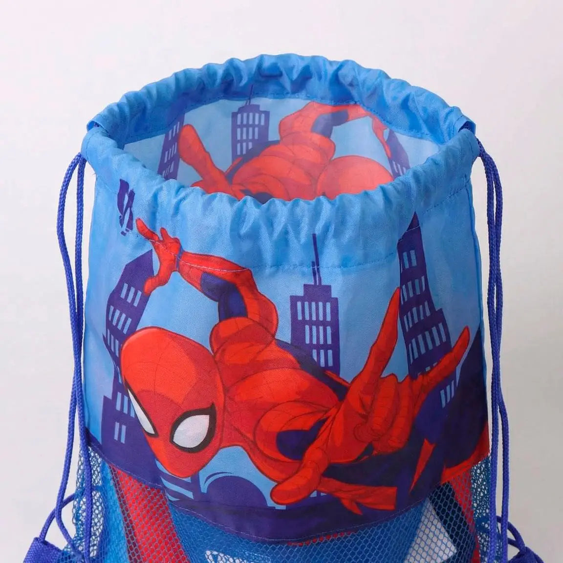 Set de toalla gorra y saco mochila Spiderman ideal verano