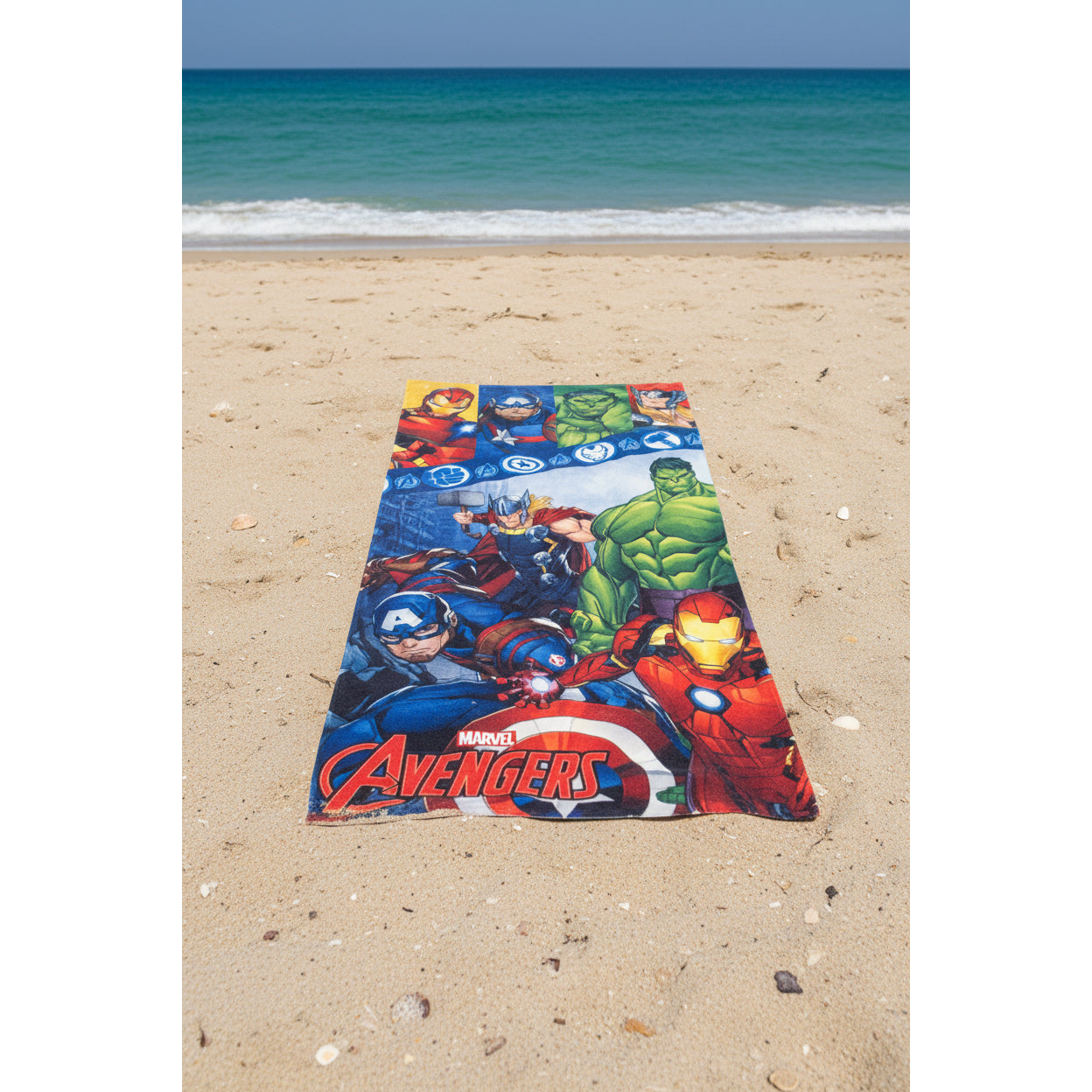 Toalla playa y piscina infantil Marvel Avengers 70x140cm