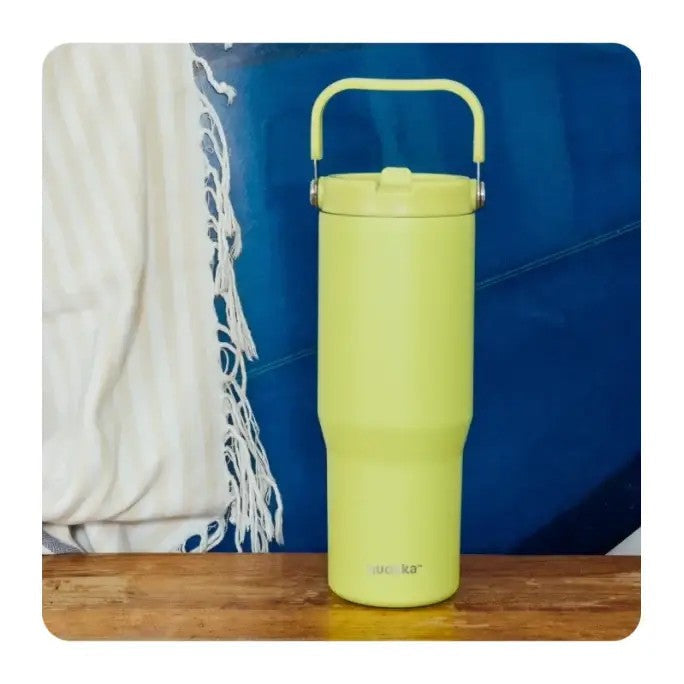 Vaso térmico Quokka CORE Apple Green 860ML de acero inoxidable con asa - Botella